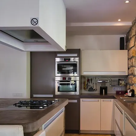 Boutique De Zuilen * הילחום